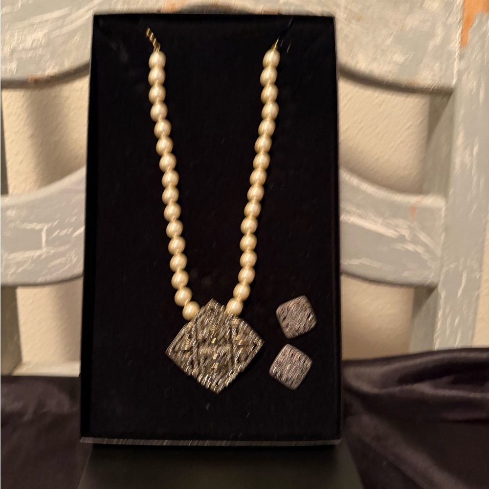 Heidi Daus elegant Marcasite Pendant & faux pearl and necklace & earrings.